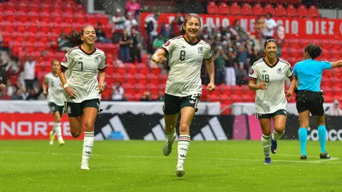 Alexia Delgado en celebración con la Selección Mexicana Femenil ante Puerto Rico | IMAGO 7