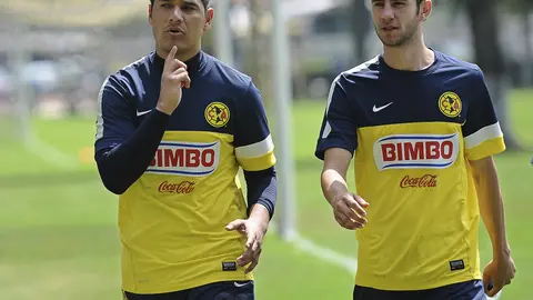 Moisés Muñoz y Miguel Layún en entrenamiento con América en 2012 | MEXSPORT