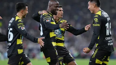 ¡Madrugaron a Rayados! Pachuca cobró rápido un tiro libre y sin defensa marcaron el 2-1