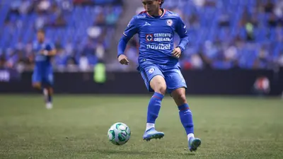 Ariel Castro hace su debut con Cruz Azul y levanta la mano como nueva promesa celeste