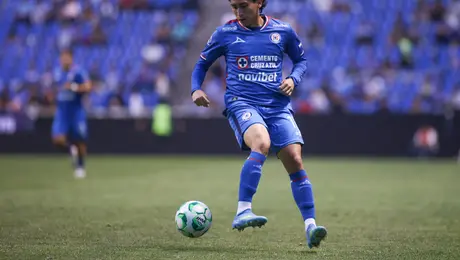 Ariel Castro hace su debut con Cruz Azul y levanta la mano como nueva promesa celeste