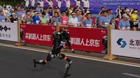 Robot humanoide rompe récord en media maratón de Beijing y supera marca humana