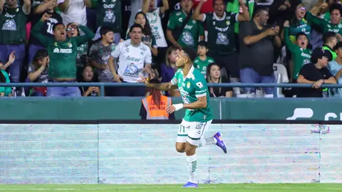 Ismael Díaz abriendo el marcador para León ante Juárez