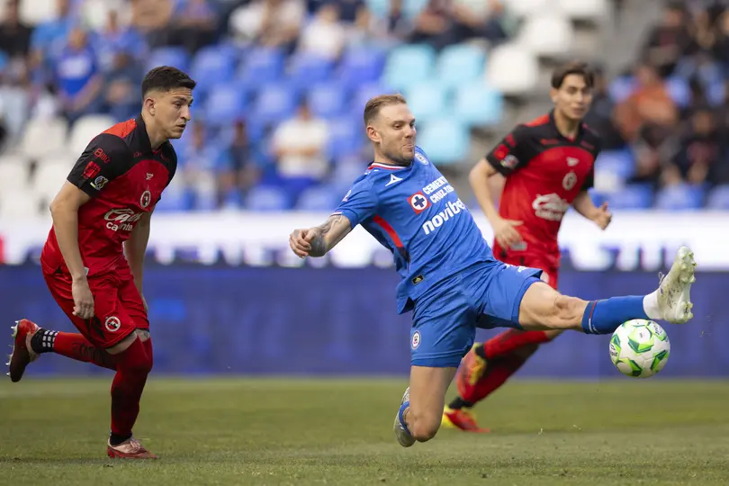 Intento de Carlos Rotondi, de Cruz Azul, ante Xolos | MEXSPORT