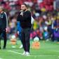 Antonio Mohamed explota contra abanderada del América vs. Toluca: “No puede abrazar así a Zendejas”