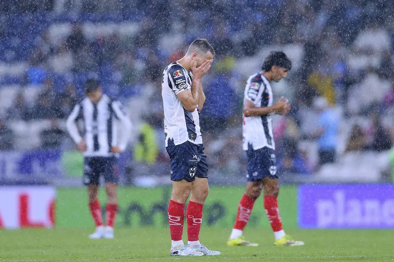 Jugadores de Monterrey lamentándose tras caer en Liga MX I IMAGO7