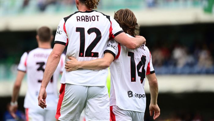Adrien Rabiot y Luka Modric en la celebración del gol de AC Milan contra Hellas Verona | AFP
