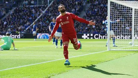 Liverpool silencia el nuevo hogar del Everton con agónico gol de Van Dijk