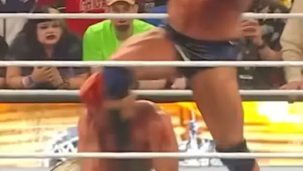 ¡Lo hicieron las voces! Randy Orton y su brutal patada contra la cabeza de Cody Rhodes