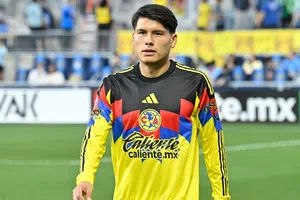 ¡Insólito! Miguel Vázquez anota autogol y André Jardine lo saca del partido