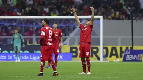 Jugadores del Toluca festejando autogol de Miguel Vázquez | IMAGO7