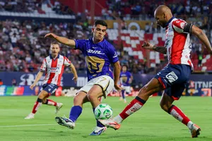 ¿Reglamento de FIFA contradice a la Comisión de Árbitros tras polémica en el VAR de San Luis vs Pumas? Esto es lo que se sabe
