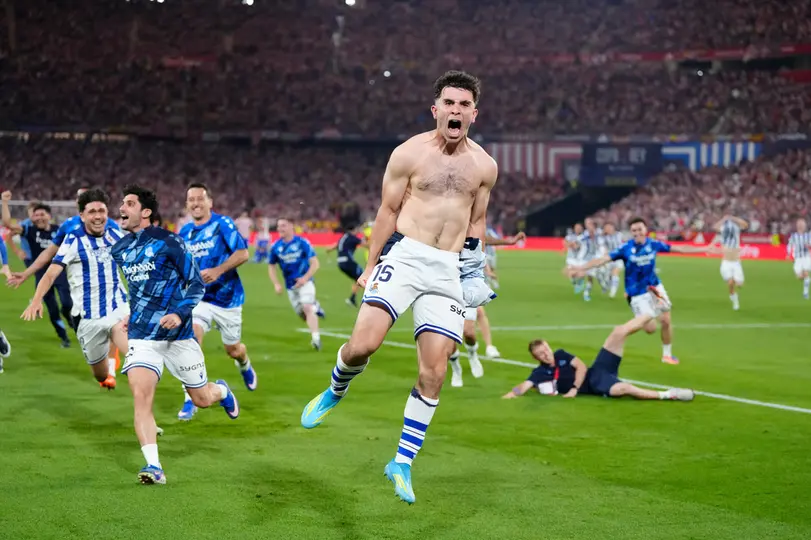 Pablo Marín de la Real Sociedad tras quedar campeón de la Copa del rey I AP