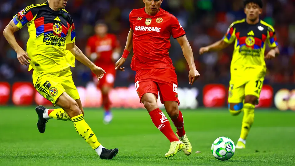 Jesús Gallardo y Rodrigo Dourado, de América y Toluca, en acción | MEXSPORT