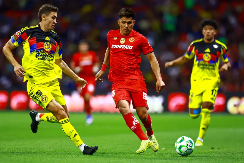 Jesús Gallardo y Rodrigo Dourado, de América y Toluca, en acción | MEXSPORT