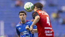 Afición de Cruz Azul abuchea a José Paradela previo a su ingreso ante Xolos