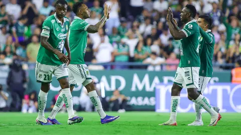 Ismael Díaz celebrando su doblete ante Juárez
