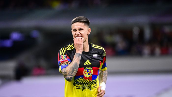 Brian Rodríguez en lamento en el partido entre América y Toluca | IMAGO 7