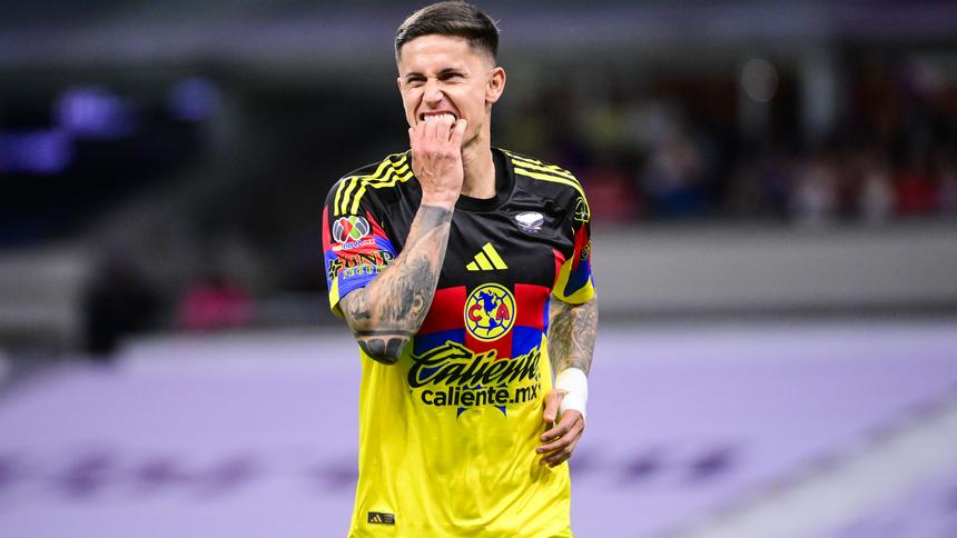 Brian Rodríguez en lamento en el partido entre América y Toluca | IMAGO 7