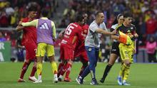 Karen Díaz durante la pelea entre Helinho y Alejandro Zendejas en el partido de América y Toluca | IMAGO 7