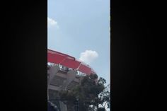 Se desprenden las lonas del Banorte