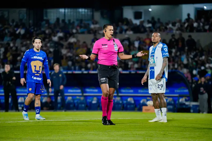 Quintero Huitrón pitó la Semifinal entre Pumas y Pachuca | IMAGO7