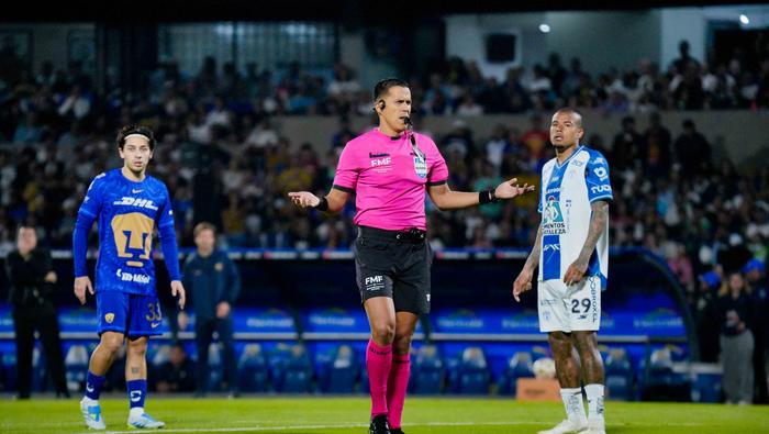 Quintero Huitrón pitó la Semifinal entre Pumas y Pachuca | IMAGO7