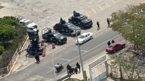 Las autoridades investigan posibles conflictos familiares y el robo de hasta un millón de pesos como móvil de la masacre en Puebla./ SSP