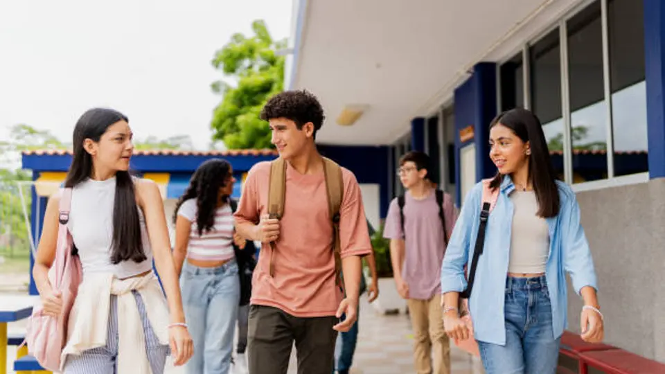 Miles de alumnos celebran el Día del Estudiante con convivios y actividades escolares. / iStock