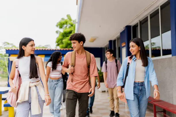 Miles de alumnos celebran el Día del Estudiante con convivios y actividades escolares. / iStock