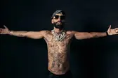 Arcángel defiende la Conquista y no se disculpa tras críticas