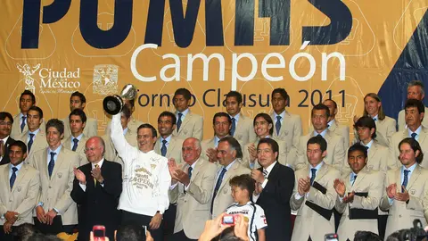 Marcelo Ebrad festejando el campeonato de Pumas | MexSport