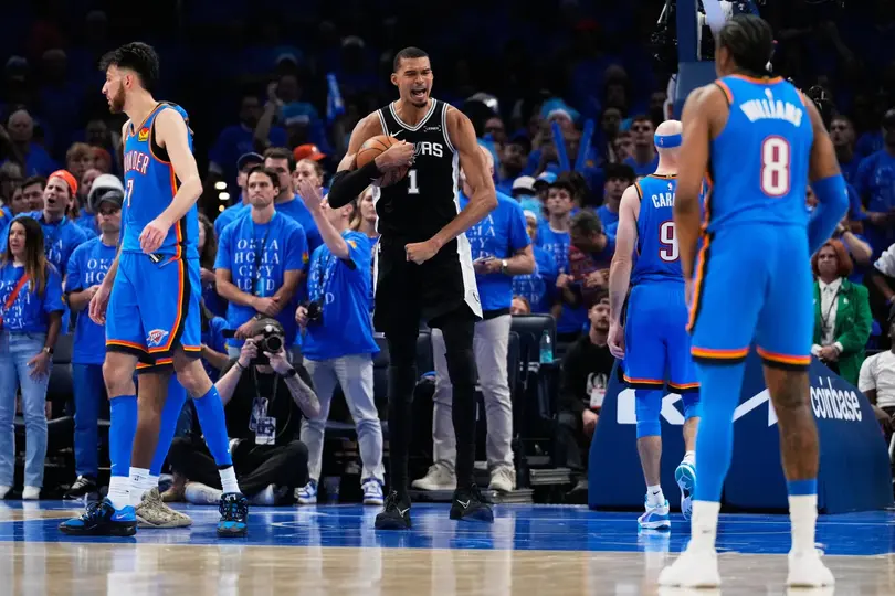 Victor Wembanyama de los San Antonio Spurs en el partido contra Oklahoma City Thunder | AP