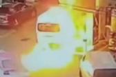 VIDEO: Detienen a hombre por incendiar combi en gasolinera de Tlalnepantla