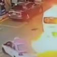 VIDEO: Detienen a hombre por incendiar combi en gasolinera de Tlalnepantla