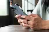 ¿Cómo obtener Liquid Glass en WhatsApp para iPhone? El nuevo diseño transparente