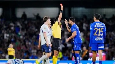 Daniel Quintero Huitrón repite arbitraje en el Pumas vs Cruz Azul a pesar de polémica en el torneo regular