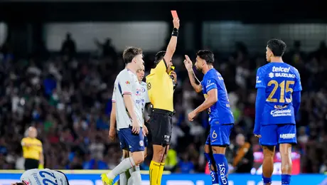 Daniel Quintero Huitrón repite arbitraje en el Pumas vs Cruz Azul a pesar de polémica en el torneo regular