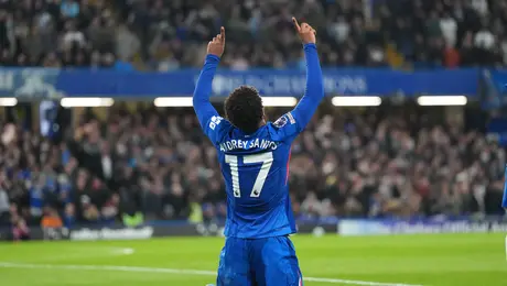 Chelsea vence al Tottenham y se mete a puestos de Europa