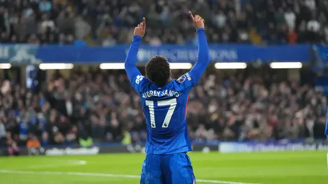 Chelsea vence al Tottenham y se mete a puestos de Europa