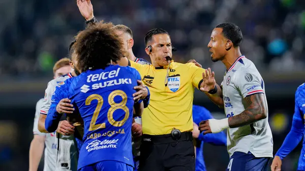 ¡Todo listo! Designaciones arbitrales para las Finales de Ida y Vuelta entre Pumas y Cruz Azul