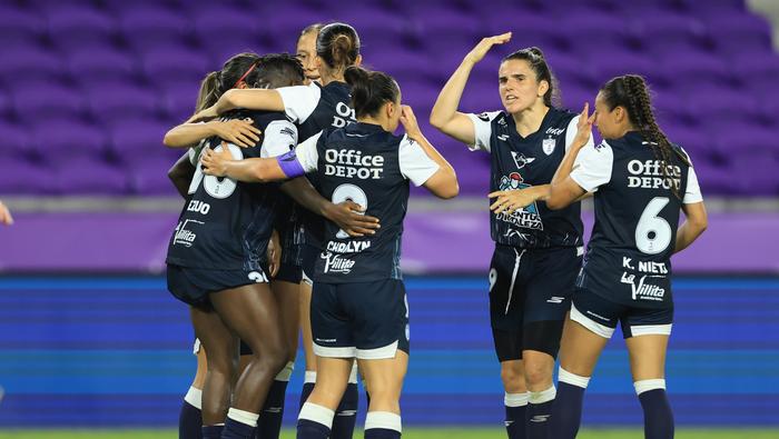 Jugadoras de Pachuca en celebración en Fase de Grupos de la W Champions Cup | MEXSPORT