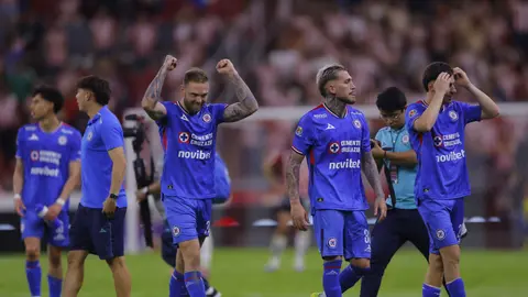 Jugadores de Cruz Azul en celebración ante Chivas | MEXSPORT