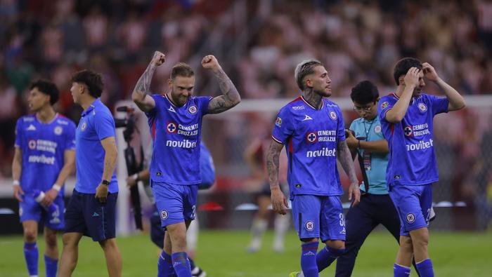 Jugadores de Cruz Azul en celebración ante Chivas | MEXSPORT