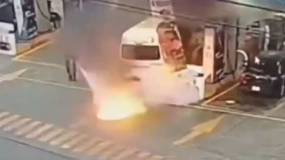 Un empleado evitó la tragedia al sofocar el fuego con un extinguidor/RRSS