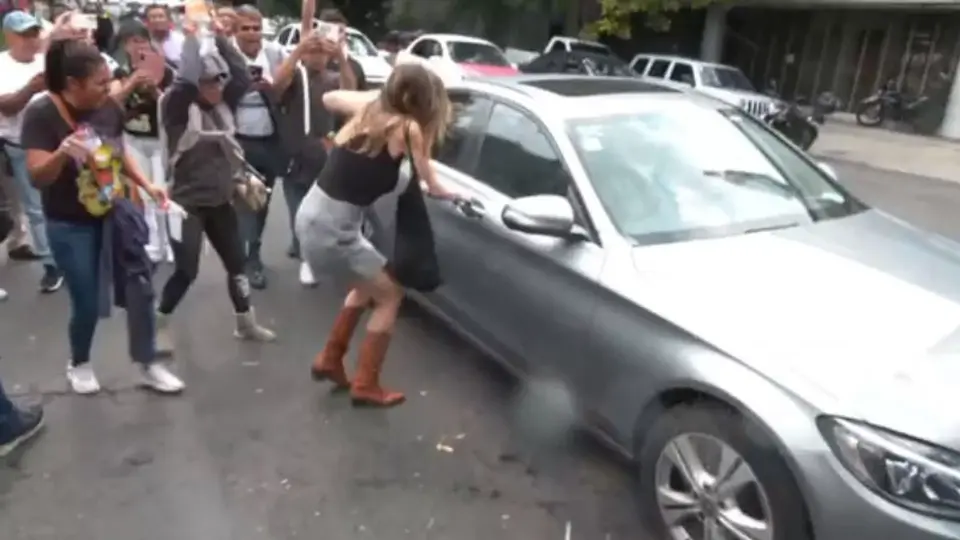 Ximena Pichel, conocida como ‘Lady Racista’, podría enfrentar una orden de aprehensión por presunto incumplimiento de medidas judiciales./ X