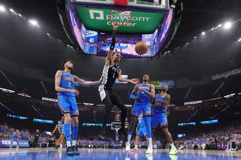 Victor Wembanyama de los San Antonio Spurs en el partido contra Oklahoma City Thunder | AFP