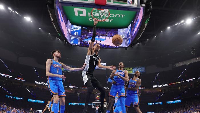 Victor Wembanyama de los San Antonio Spurs en el partido contra Oklahoma City Thunder | AFP