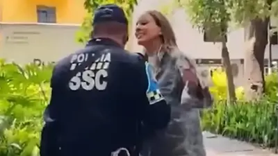‘Lady Racista’ enfrenta posible orden de aprehensión por incumplir medidas judiciales