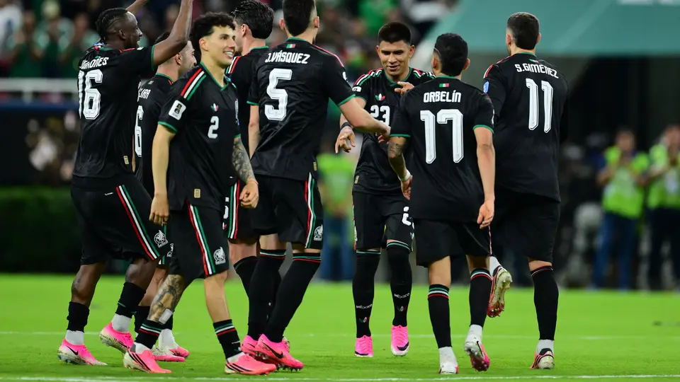 Jugadores mexicanos celebrando el triunfo ante Corea del Sur en el Mundial | MEXSPORT